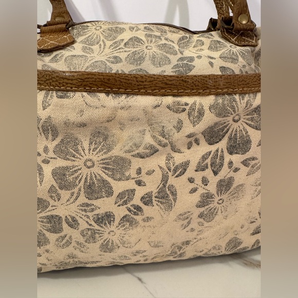 Myra Bag Tan and Cream Floral Weekender Bag - Picture 2 of 10